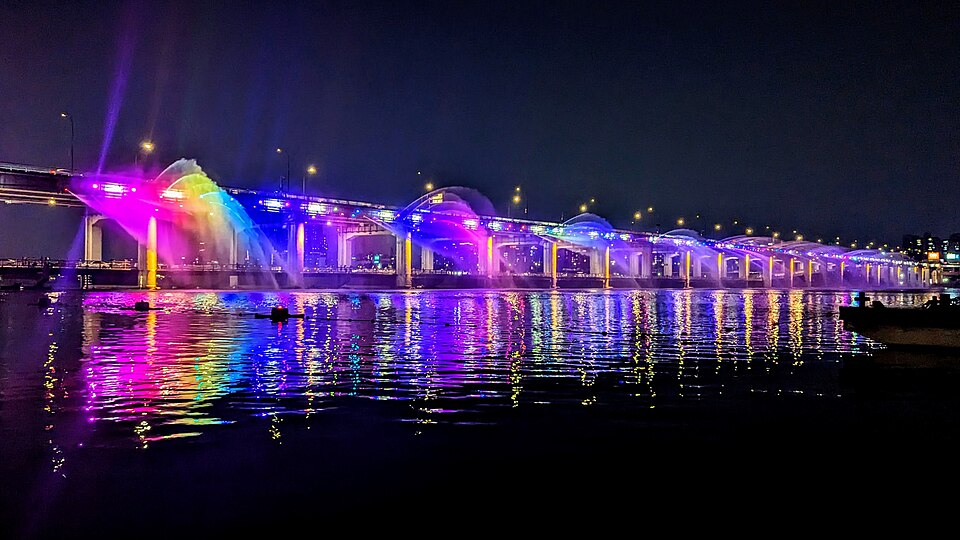 Banpo Bridge Rainbow Fountain